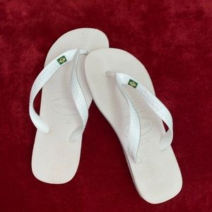 HAVIANA WHITE SLIPPERS🤍